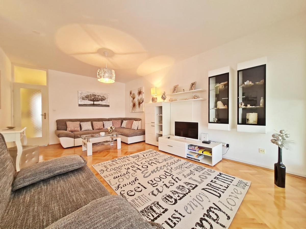 Beach Apartment Ivana โอมิช ภายนอก รูปภาพ